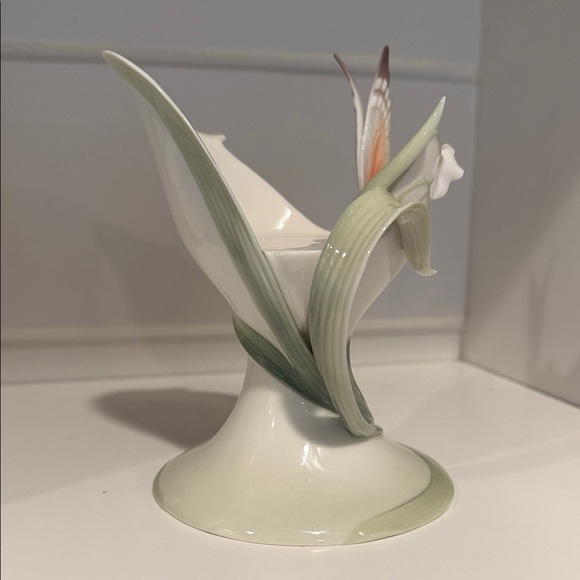 Elegant Butterfly and Floral Ceramic Accent - Picture 2 of 5